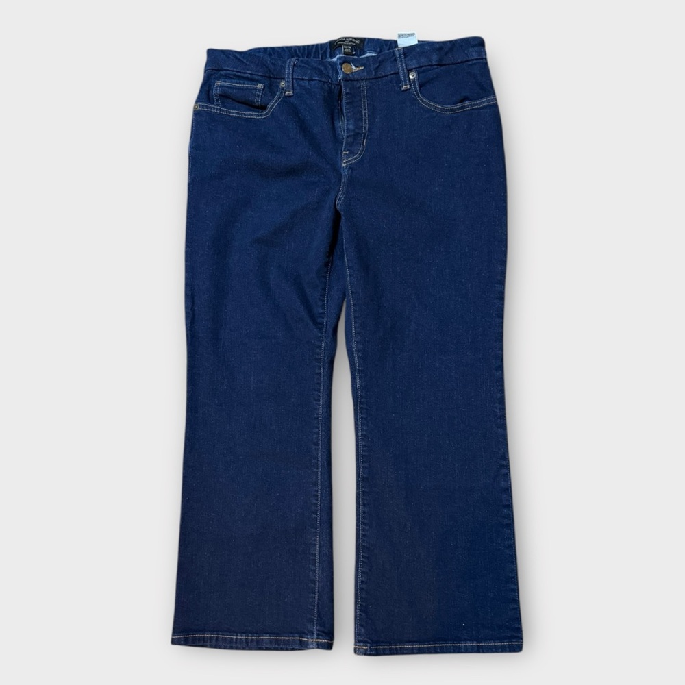Banana Republic cropped boot cut women’s size 14 denim blue jeans.